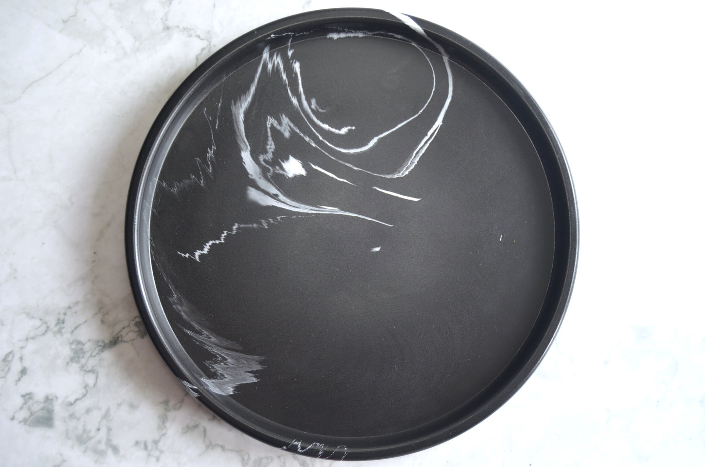 Large Round Decorative Tray - Stone Black and White Jesmonite